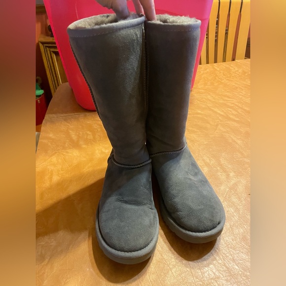 Uggs - Picture 8 of 9